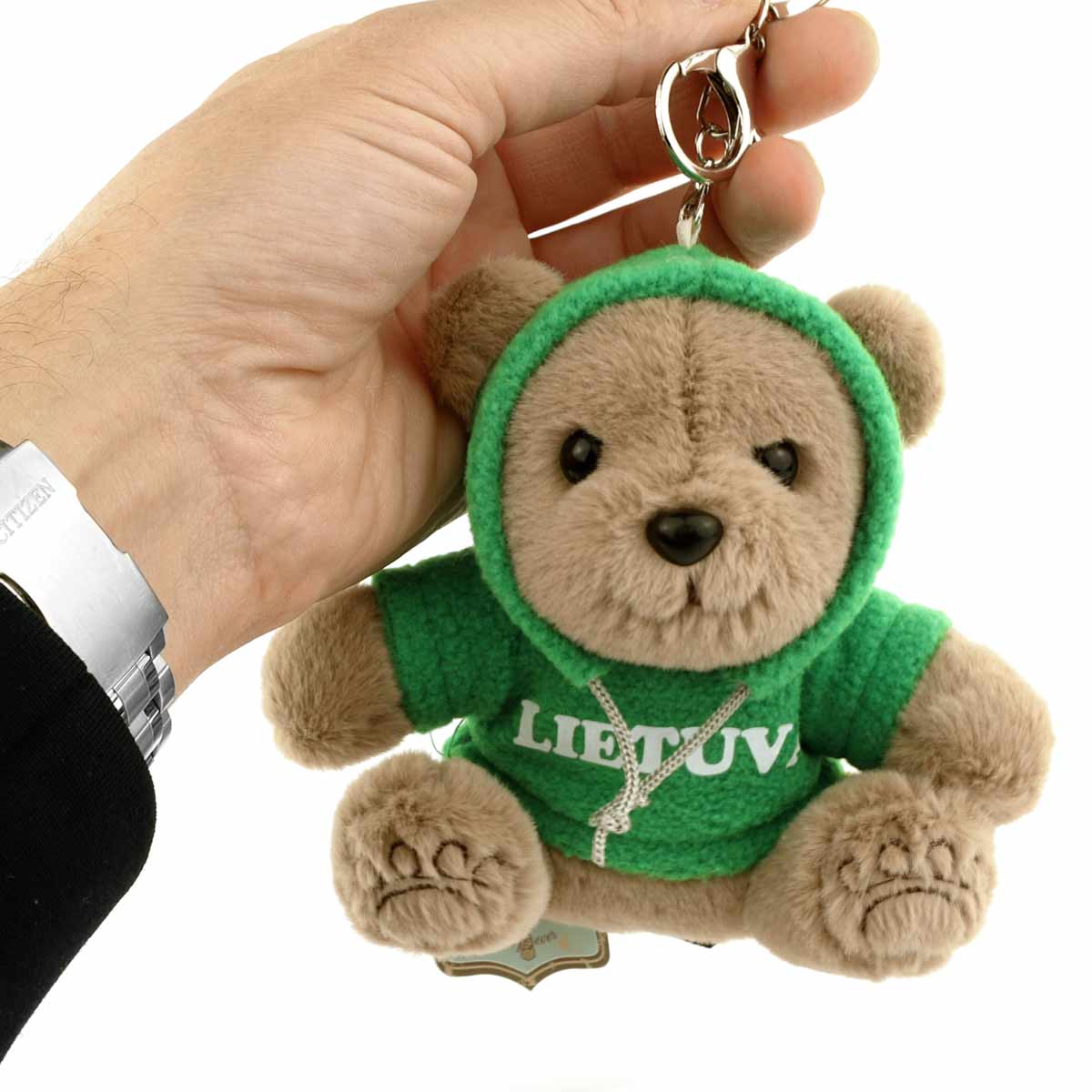 Minkštas rudas meškiukas „LIETUVA“ su žaliu džemperiu – kuprinės ir raktų pakabukas UŽSISAKYTI GALIMA DABAR-IŠSIUNTIMAS Birželio 1/2d - Image 2